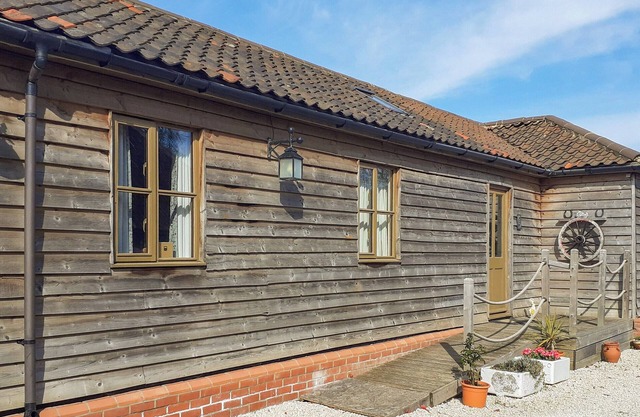 2 bedroom accommodation in Gimingham