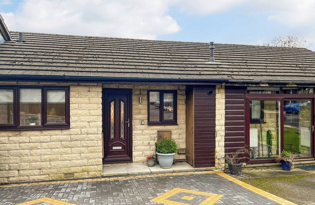 2 bedroom accommodation in Chinley, near High Peak
