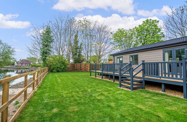2 bedroom accommodation in Hoddesdon