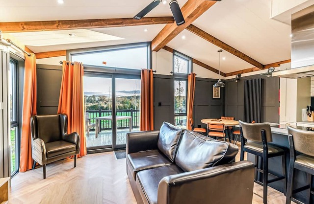 2 bedroom accommodation in Snitterfield, Stratford Upon Avon