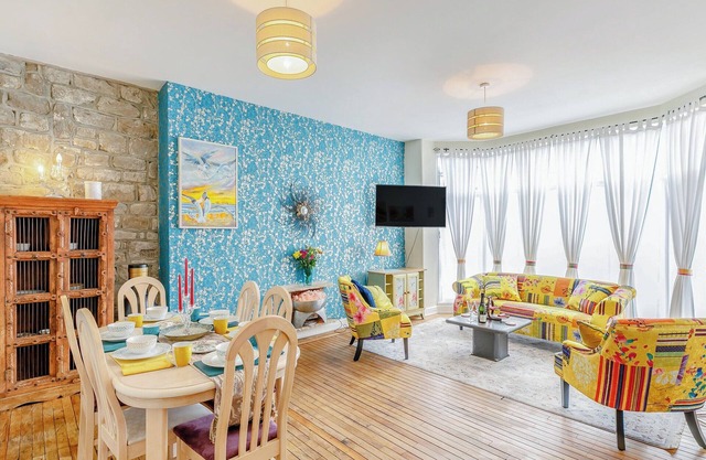2 bedroom accommodation in Todmorden
