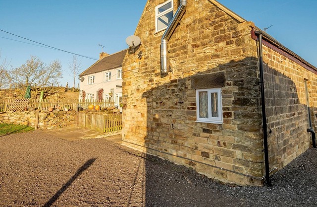 2 bedroom accommodation in Higham