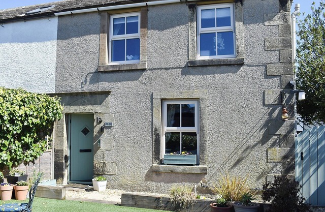 A pretty, characterful cottage located in the centre of the picturesque village of Youlgrave.