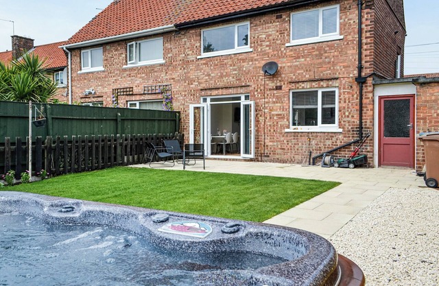 Recently refurbished holiday home just a short walk from the town centre.