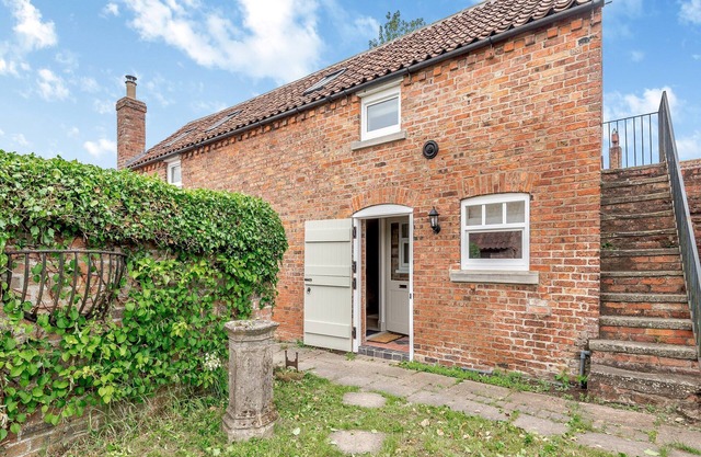 A lovely barn conversion with two en-suites and just a short stroll to the village pub.