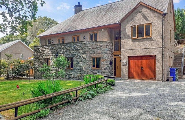 2 bedroom accommodation in Llanbedr