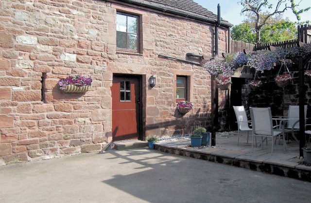 Delightful barn conversion with good quality modern furnishings, on the edge of the Pennine Hills.