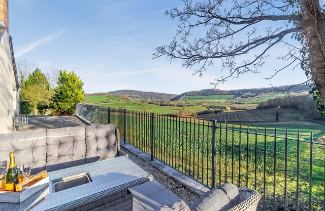 Fabulous Grade II property located just a short distance from the historic town of Monmouth.