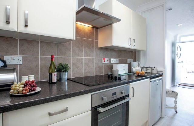2 bedroom accommodation in Paignton