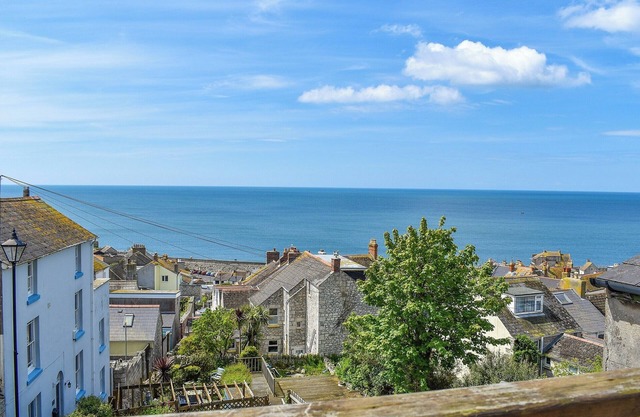 2 bedroom accommodation in Fortuneswell, Portland