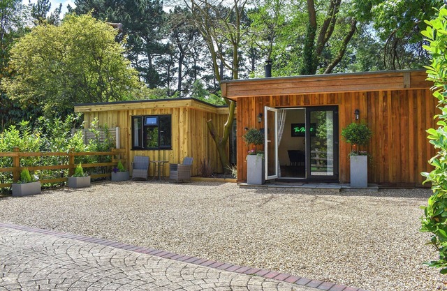 2 bedroom accommodation in Ringwood, near Wimborne