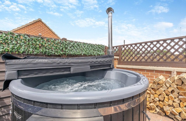 This small, cosy cottage presents a delightful blend of comfort, charm and convenience.