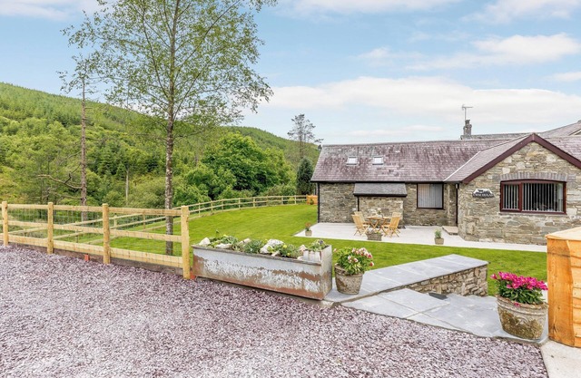 Fabulous place for those wanting to explore the area of Tregaron and the Cambrian Mountains.