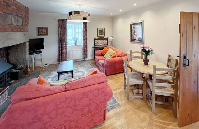 Experience tranquility and charm in the heart of Northumberland at this cosy farm cottage.