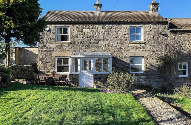 A beautiful cosy Derbyshire cottage with fabulous walks straight from the doorstep.