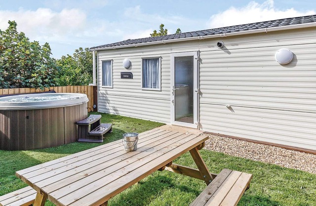 2 bedroom accommodation in Cheddar, Somerset