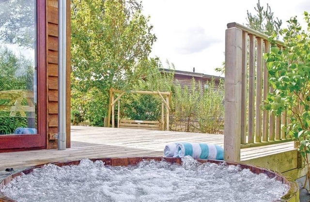 2 bedroom accommodation in Cockwood Harbour, Nr Dawlish