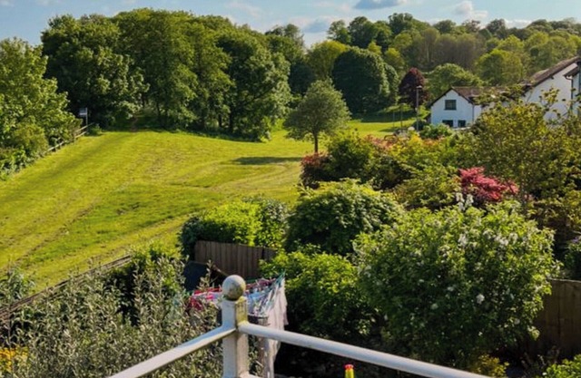 Two-bedroom holiday home in Dawlish offering comfortable accommodation for up to four guests.