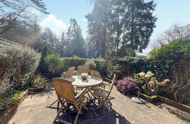 2 bedroom accommodation in Dorking