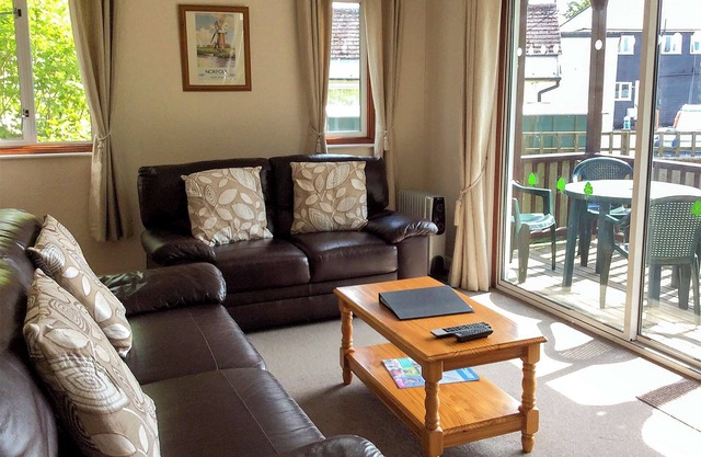 2 bedroom accommodation in Wroxham, Norfolk Broads