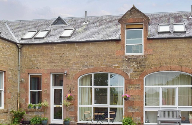2 bedroom accommodation in Melrose