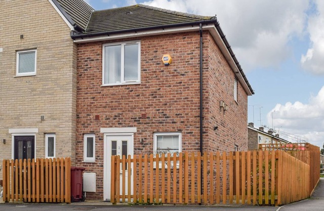 2 bedroom accommodation in Reading