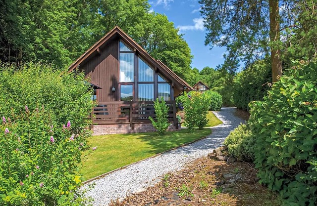 Scandinavian style lodge tucked into the hillside with modern and comfortable furnishings.