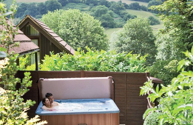 Scandinavian style lodge tucked into the hillside with modern and comfortable furnishings.