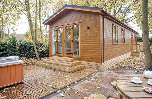 Spacious and contemporary lodge with one double with en suite shower and one twin.