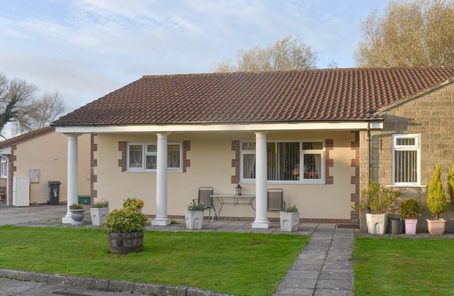 2 bedroom accommodation in Burtle