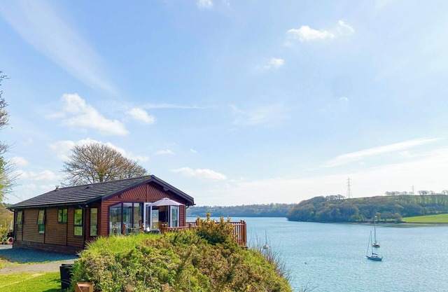 Hand picked for its panoramic estuary views, and your very own private hot tub - pure bliss.
