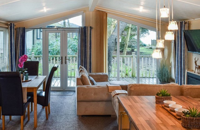 2 bedroom accommodation in Corton