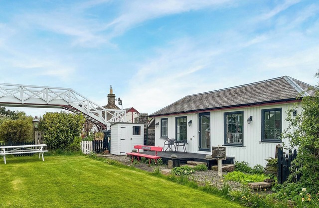 2 bedroom accommodation in Hassendean Station, near Hawick