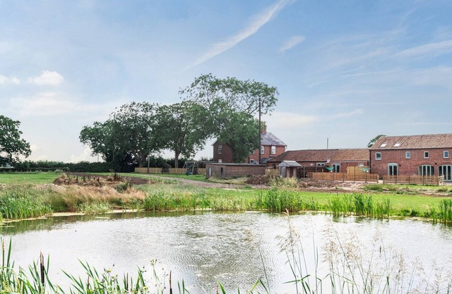 2 bedroom accommodation in Helsey