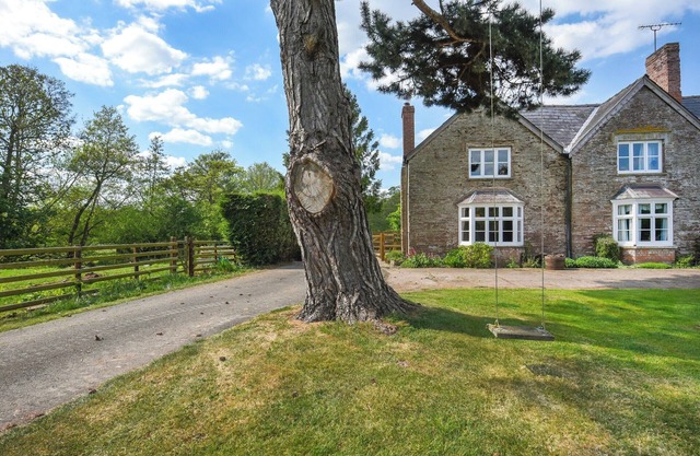 2 bedroom accommodation in Ludlow