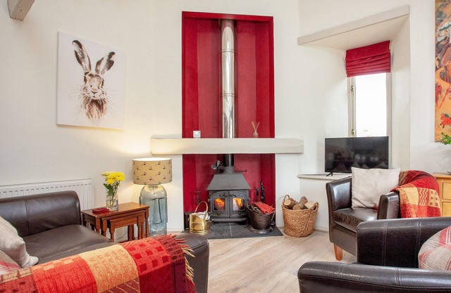 Tarka is a beautiful holiday home featuring open plan living and an enclosed garden.