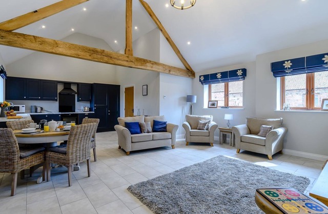 2 bedroom accommodation in East Stoke, near Newark