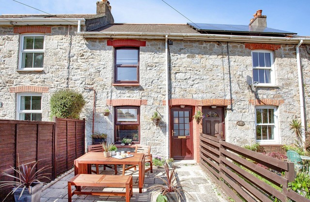 2 bedroom accommodation in Mabe, near Penryn