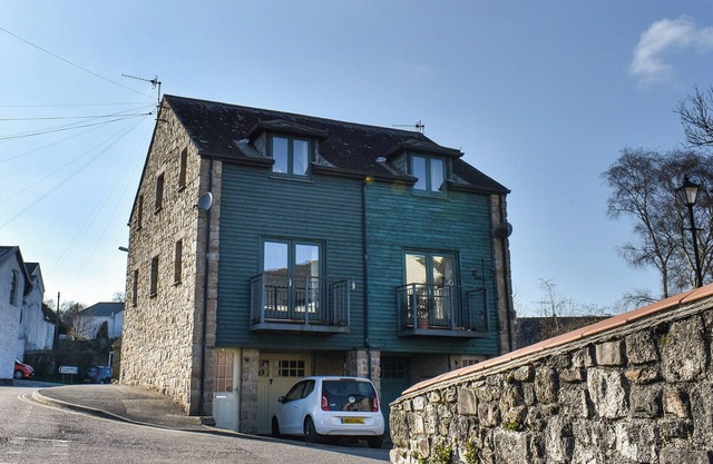 2 bedroom accommodation in Penryn
