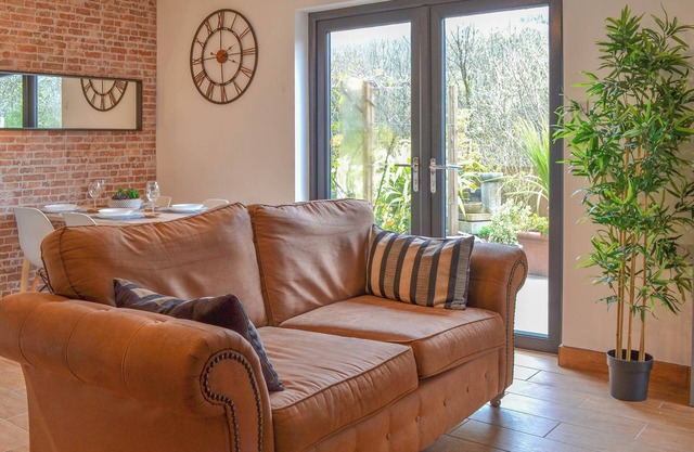 Lovely annexe adjoining the owner’s property close to the village of Treorchy.