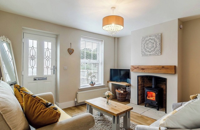 2 bedroom accommodation in Holt