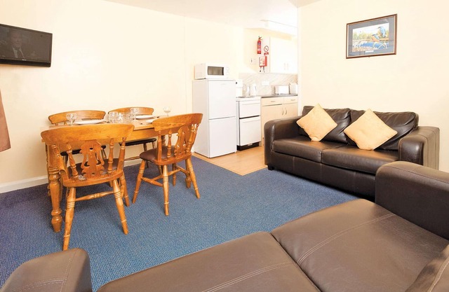 2 bedroom accommodation in Looe