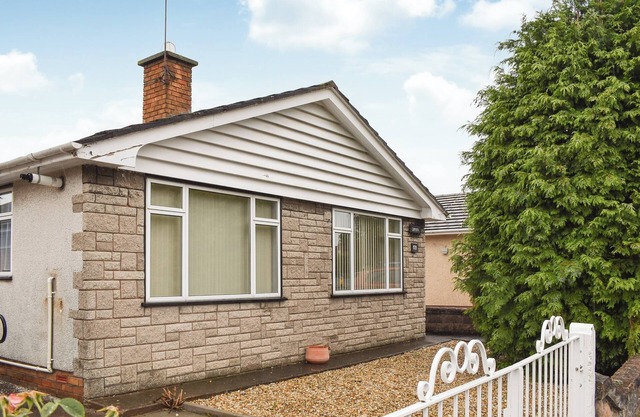 2 bedroom accommodation in Rhyl
