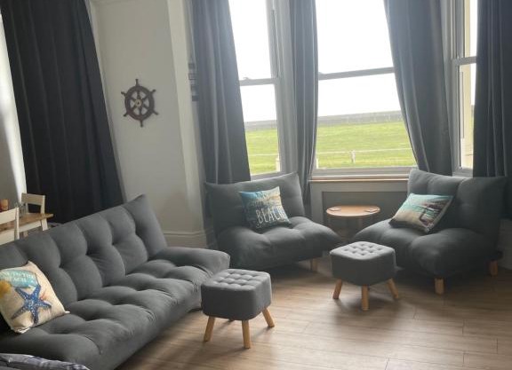 2 Bedroom Apartment with uninterrupted sea views! Free wifi