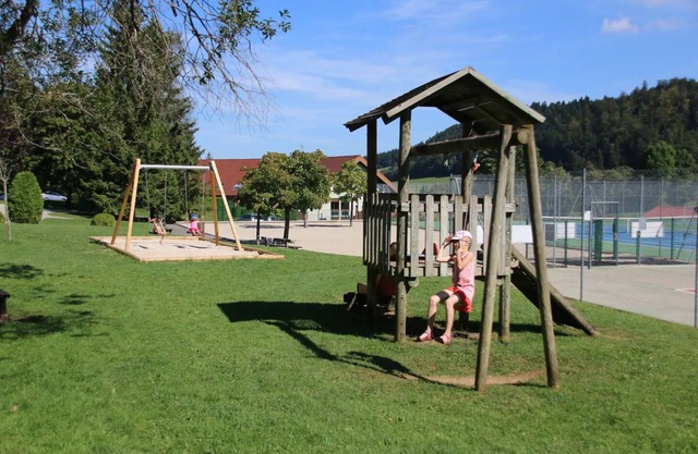 Appartement 2 Chambre au pieds des pistes de skis et VTT avec Piscine