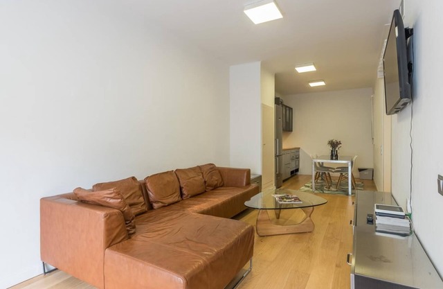 Appartement de deux chambres flambant neuf à louer temporairement dans le centre