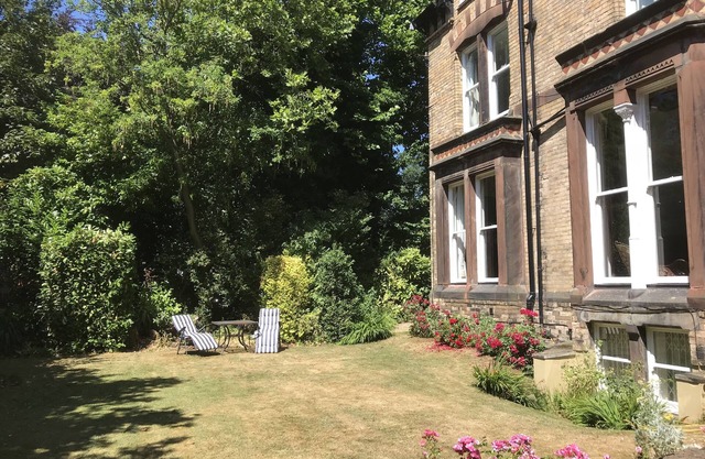Grand appartement au 2ème étage avec jardin près de Lark Lane et du centre-ville