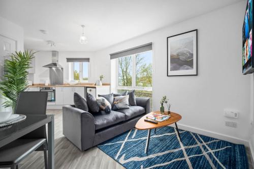 2 Bedroom Apartment - Off-Street Parking - Wifi - Netflix - 54C