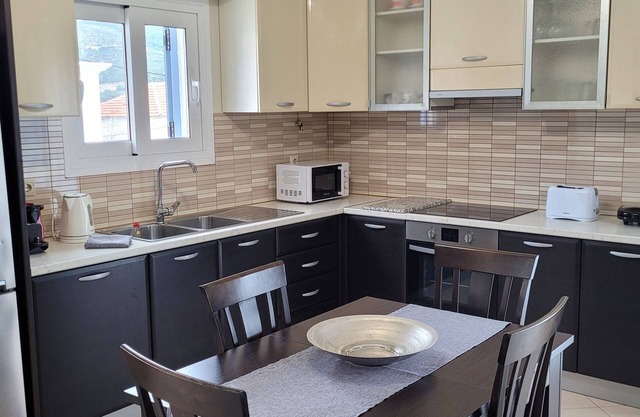 2 Bedroom Apartment with Terace - Alexandra - Mandi's Apartment