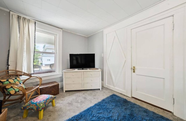 2 bedroom Apartment in Akron's North Hill Neighborhood